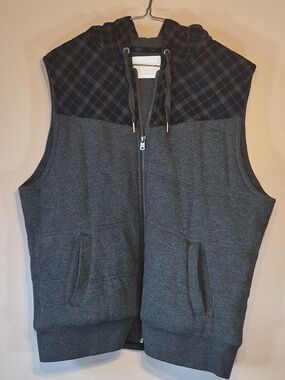 Aeropostale Men's Gray Hooded Vest with Plaid Yoke